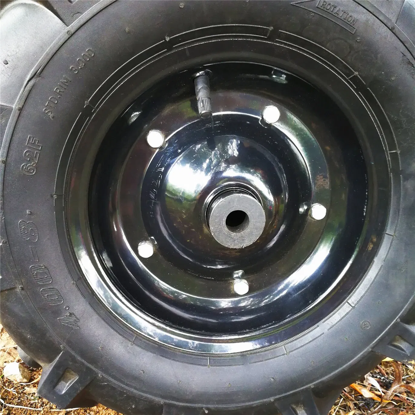 Пневматическое колесо 4.00-8 с рисунком "ёлочка"