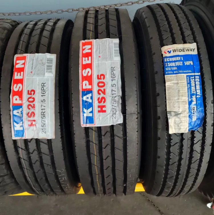 All-Steel Radial Truck Drive Tire with Deep Tread Pattern for Wear Resistance, Suitable for Long-Haul Heavy-Duty Freight.