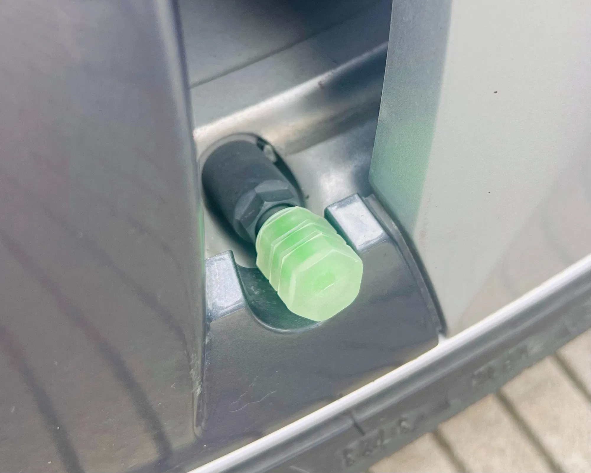 Колпачки для шин зеленые светящиеся, 4 шт