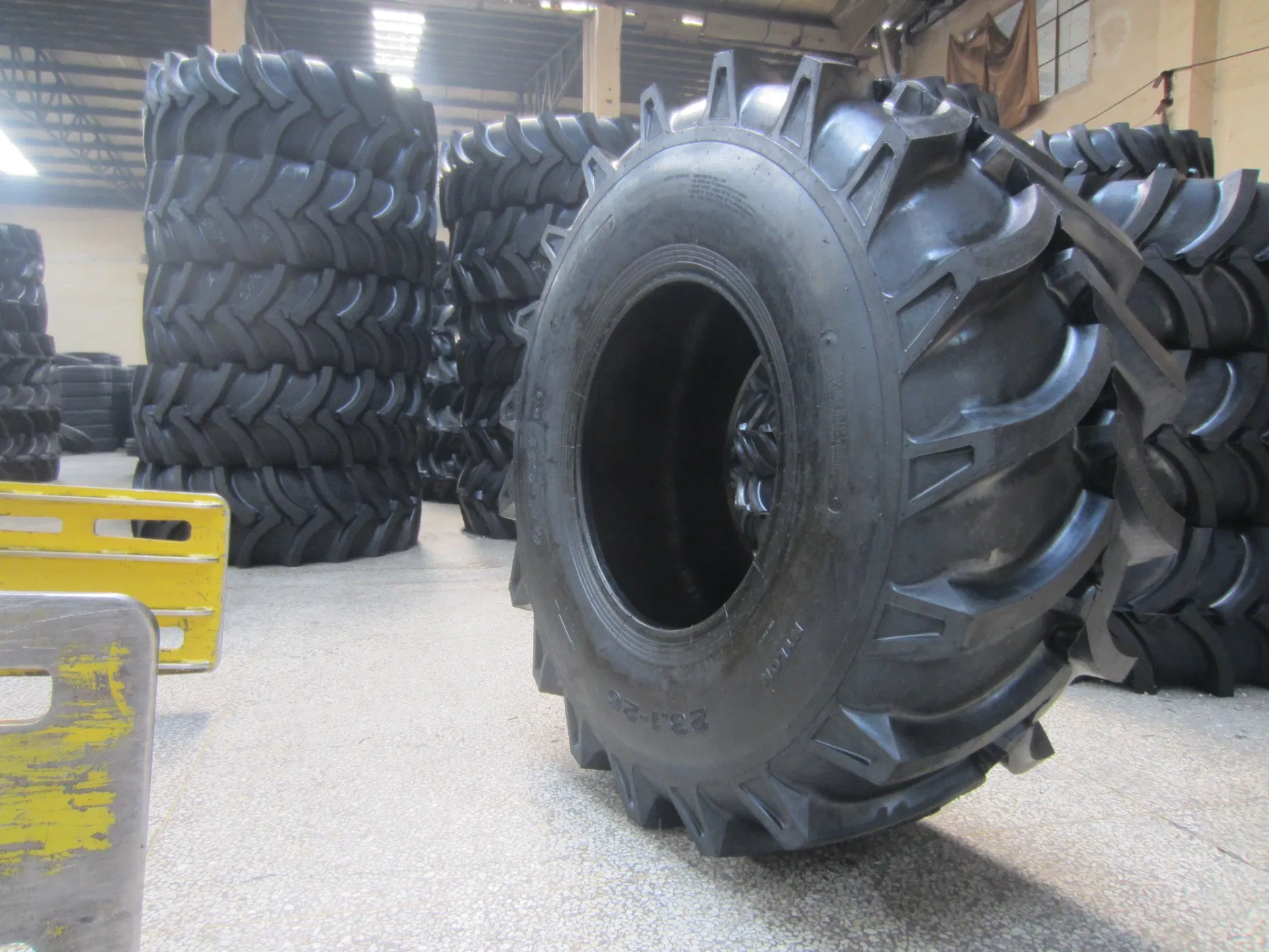 High Performance Radial Agricultural Tire for Combine Harvest Tractor Big Trailer Tyre 800/65r32 30.5lr32 R1