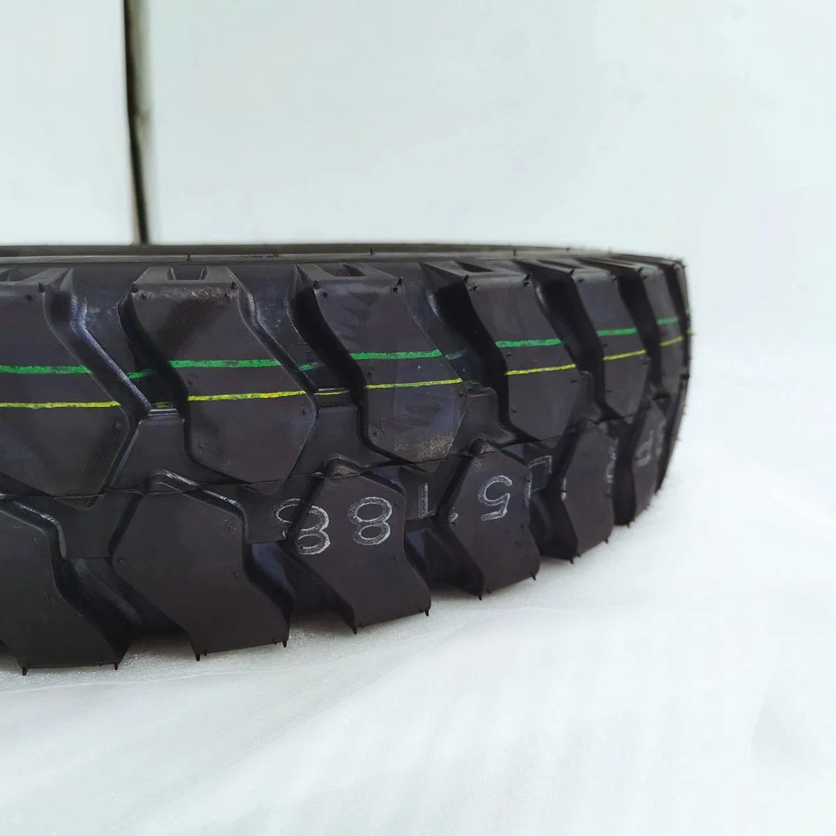 Шина бескамерная 5.00-12 KAINIU