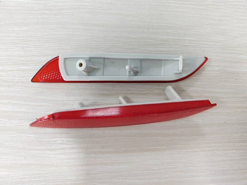 Задний отражатель для Toyota Corolla Auris 2016-2018