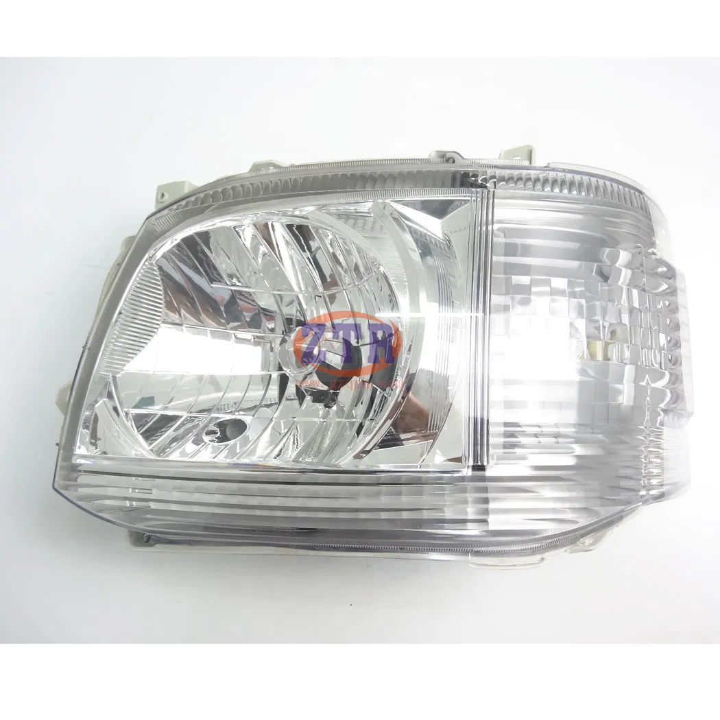 Auto Parts Head Light for Toyota Hiace 2005 81170-26800