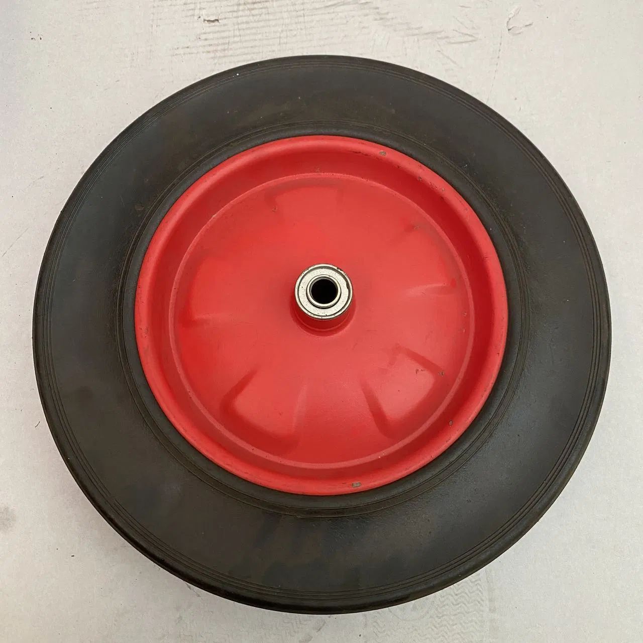 Колесо 15 дюймов цельнолитое резиновое для тележек