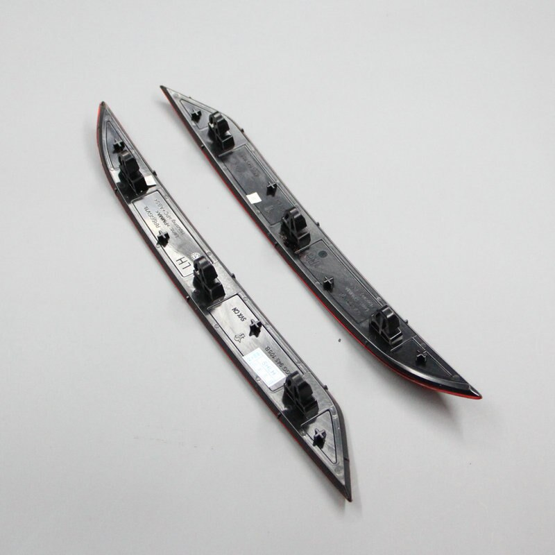 Правый задний отражатель для VW Golf VII