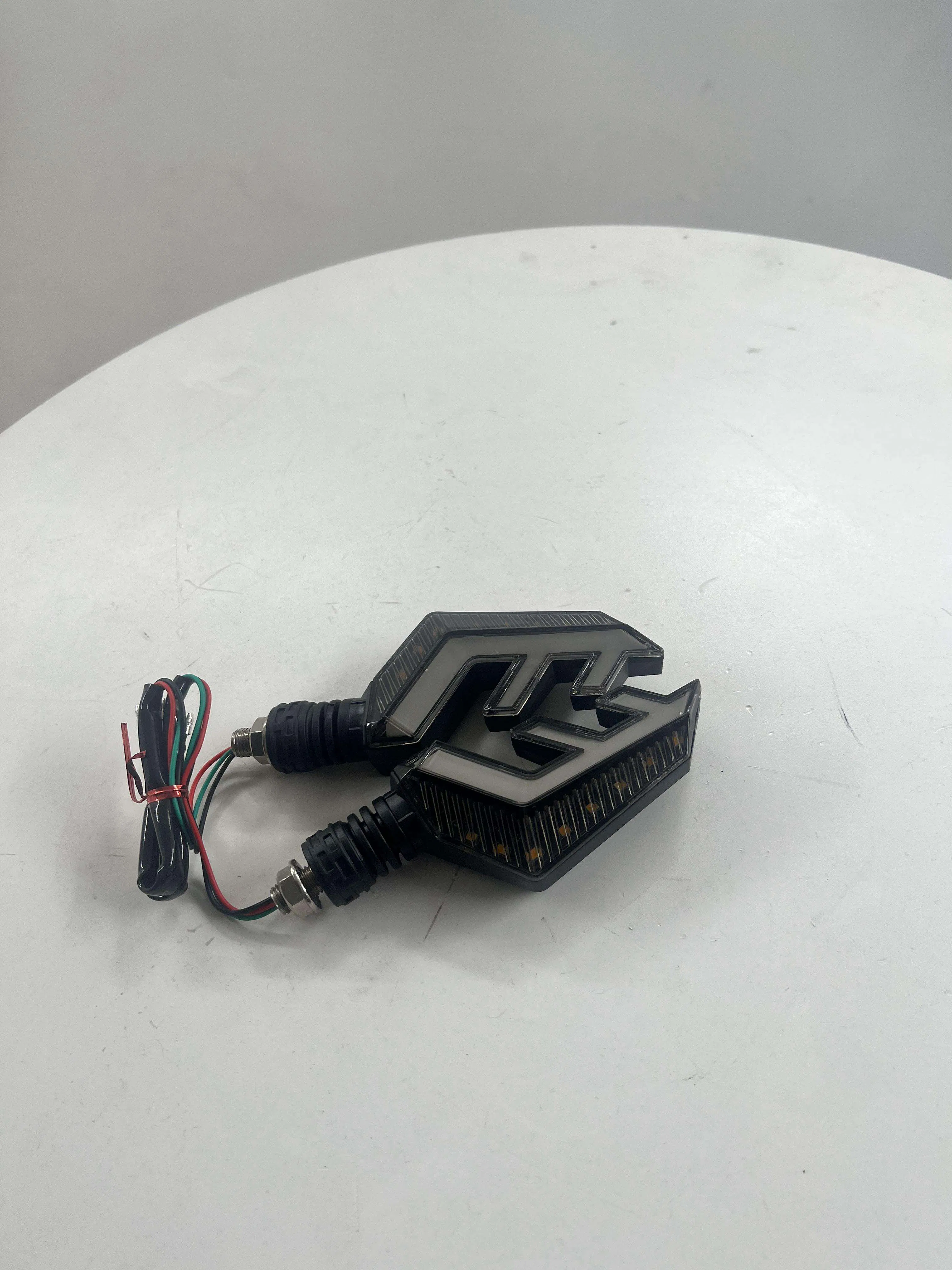 Светодиодный поворотник 2xo-151 R для мотоциклов и трициклов