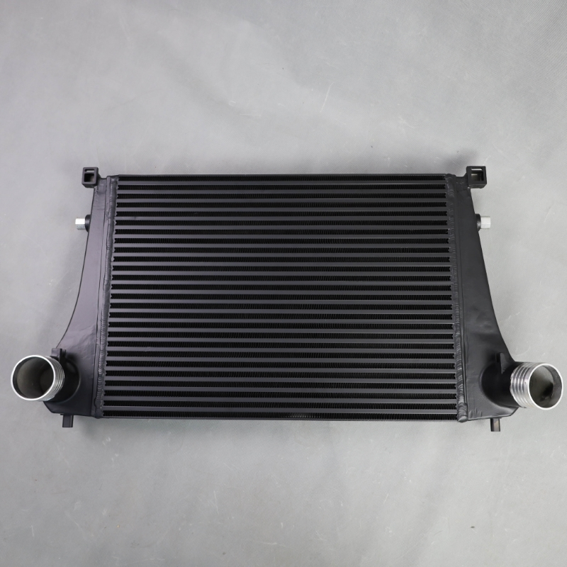 Интеркулер Bar and Plate для VW Golf Mk8 GTi с патрубками