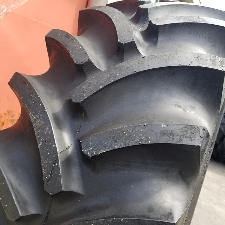 Agricultural Tyre, High Traction Farm Tyre, Anti-Skid Anti-Puncture Harvester Tyre, Factory Supply Tyre