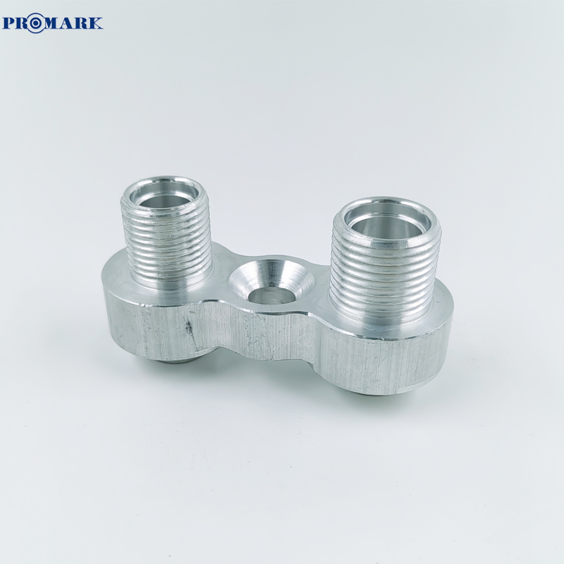 GM Compressor Hose Adapter Straight out Rear Adapter Block Flat Face