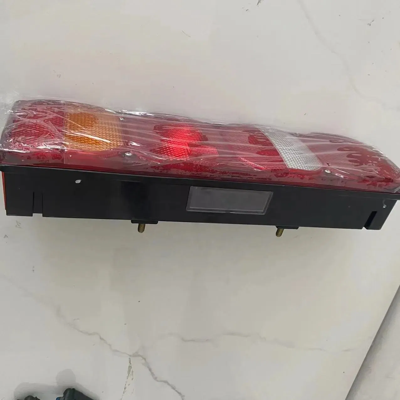Sinotruk HOWO Truck Parts Left Rear Taillight Wg9925810001 Left Combination Lamp