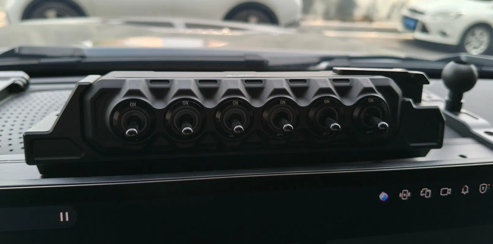 Smart Universal Wireless Auto Auxiliary Switch 6-Channel Light Control Switch