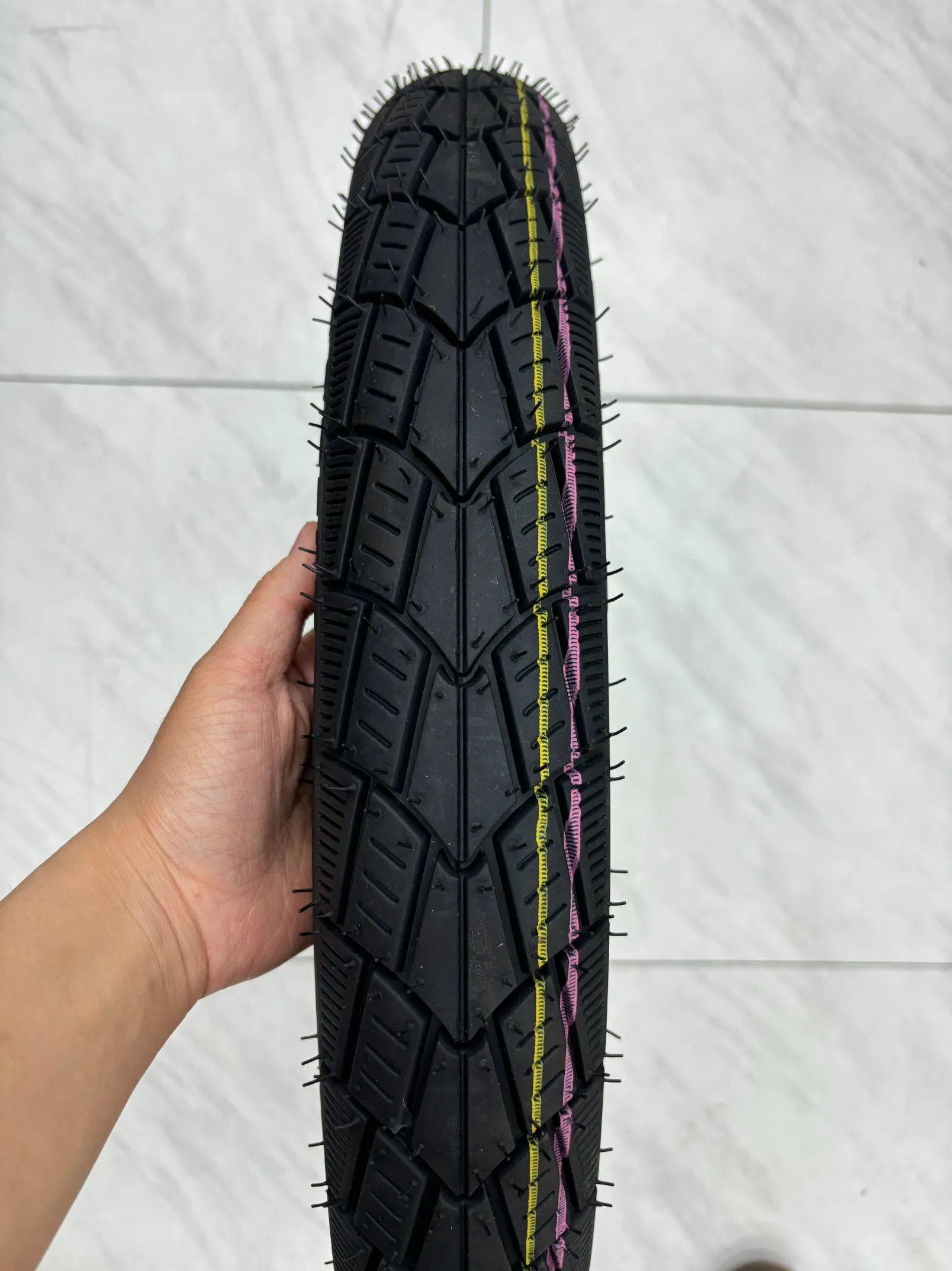 High Quality Motorcycle Tire 2.75-17 Tubeless Tyre for Motor Ds388