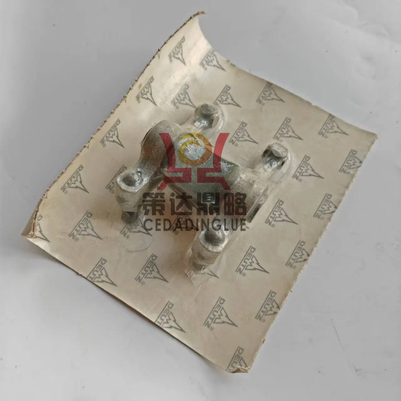 Кронштейн коромысла клапана Deutz 04174058