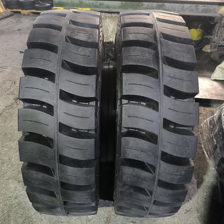 Anygo Brand 12.00-20 Xz06 Solid Tire with Rim for Terex Mhl340 etc Material Handler Equipment, Heavy Duty Forklift Tire