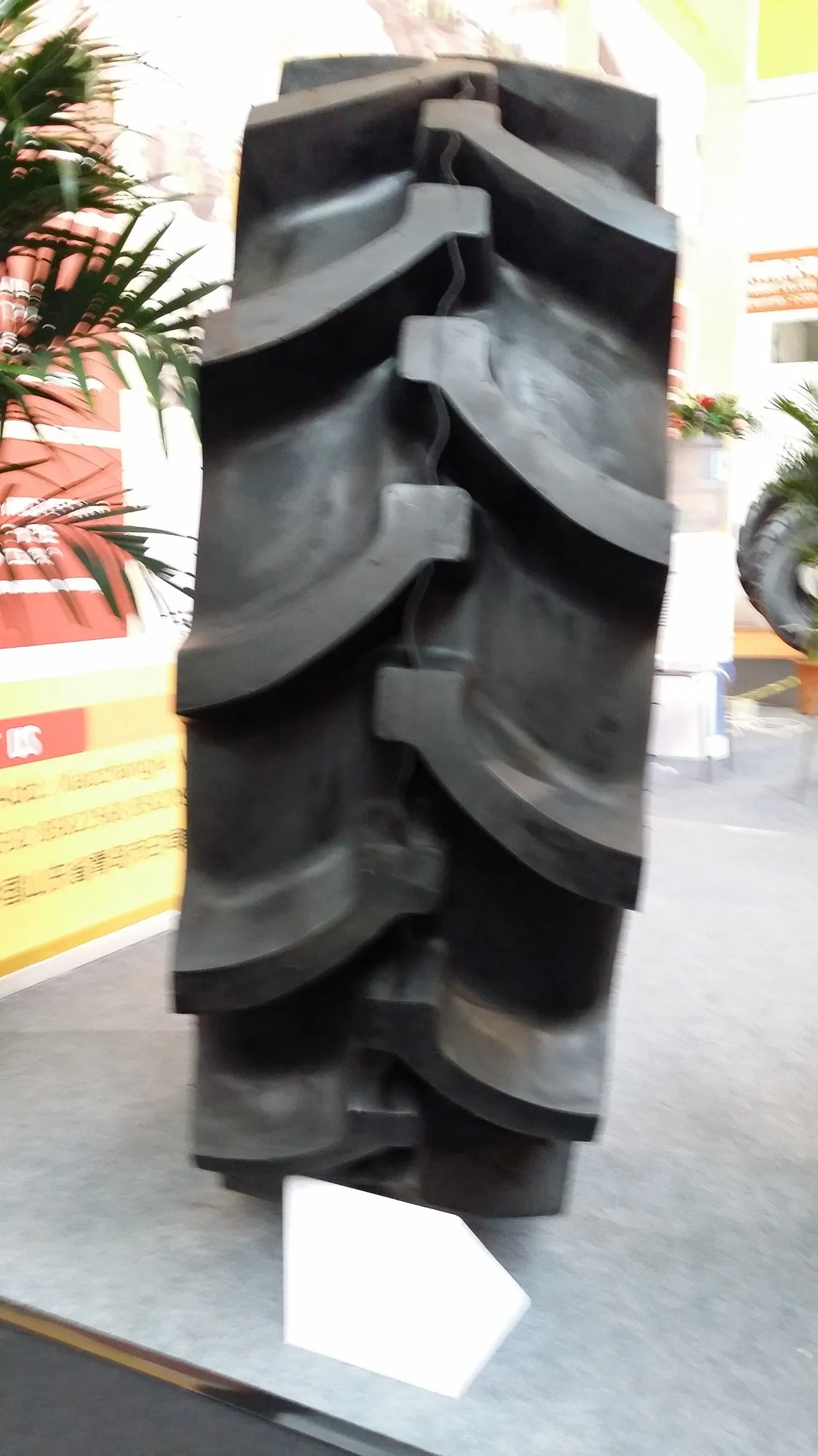 R2 Rice Paddy Tyre R1 F2 Tractor Tire-28L-26, 18.4-30, 20.8-38