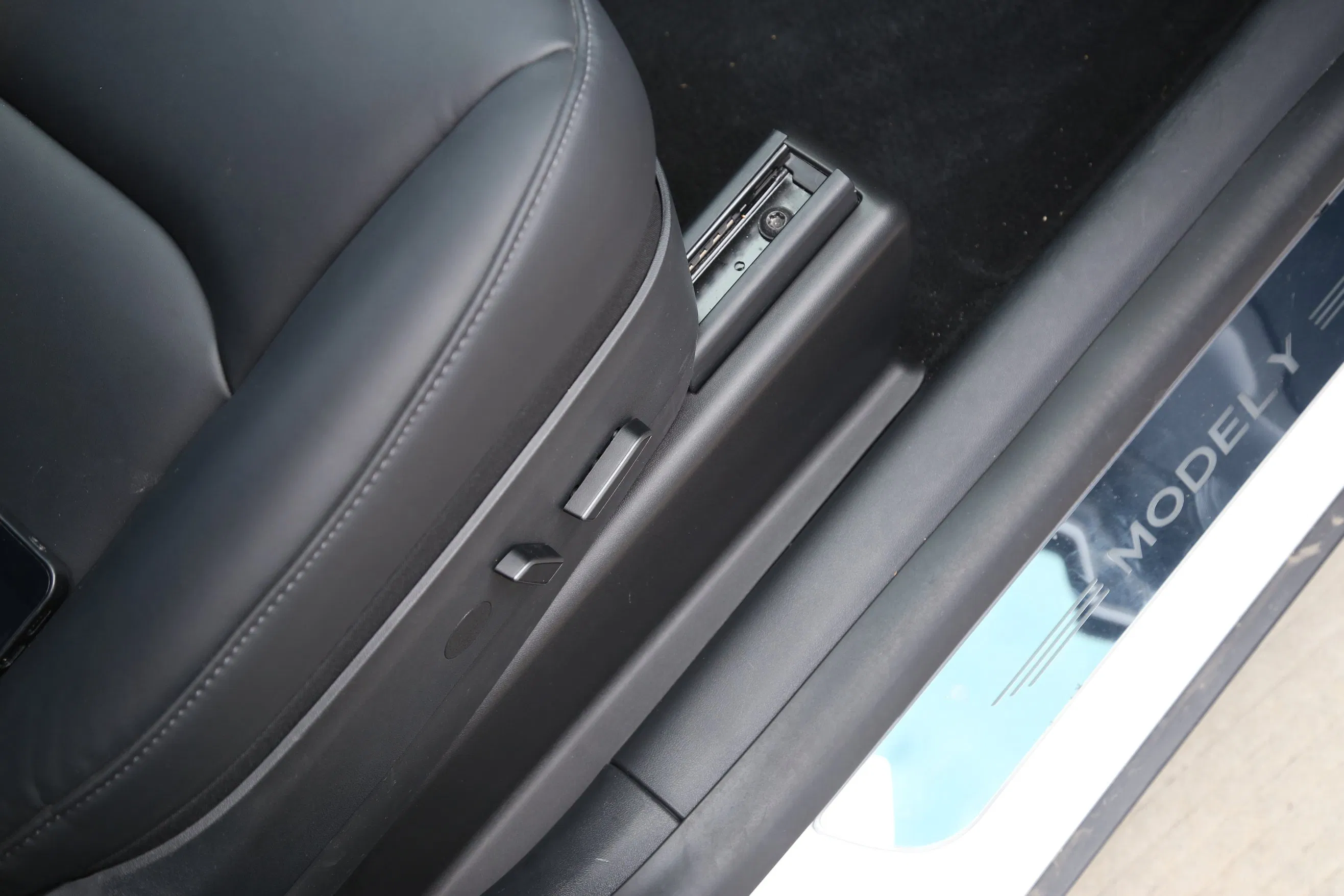 Tesla Model Y/X/3 Seat Slide Rail Pad Cover Seat Base Kick Wrap Protectors Corner Cover Case Shell for Tesla