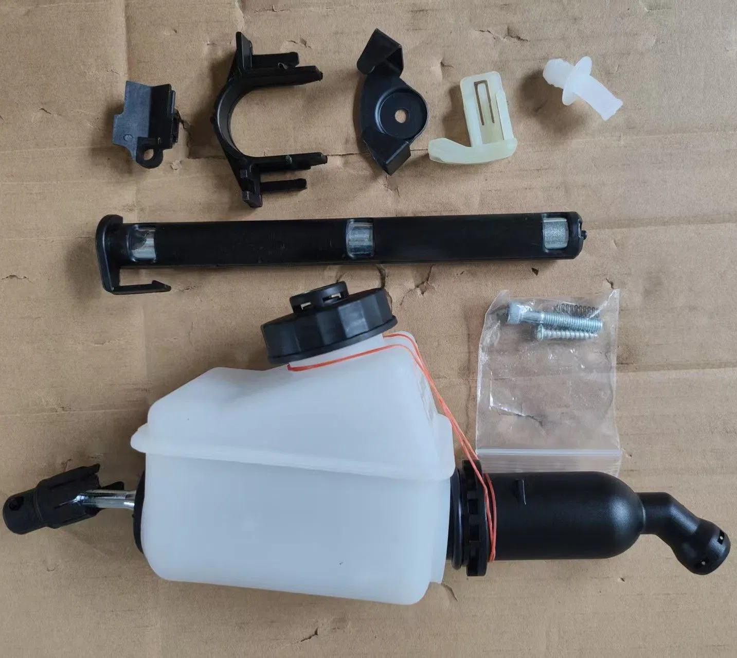 Главный цилиндр сцепления Sinotruk 5001864263