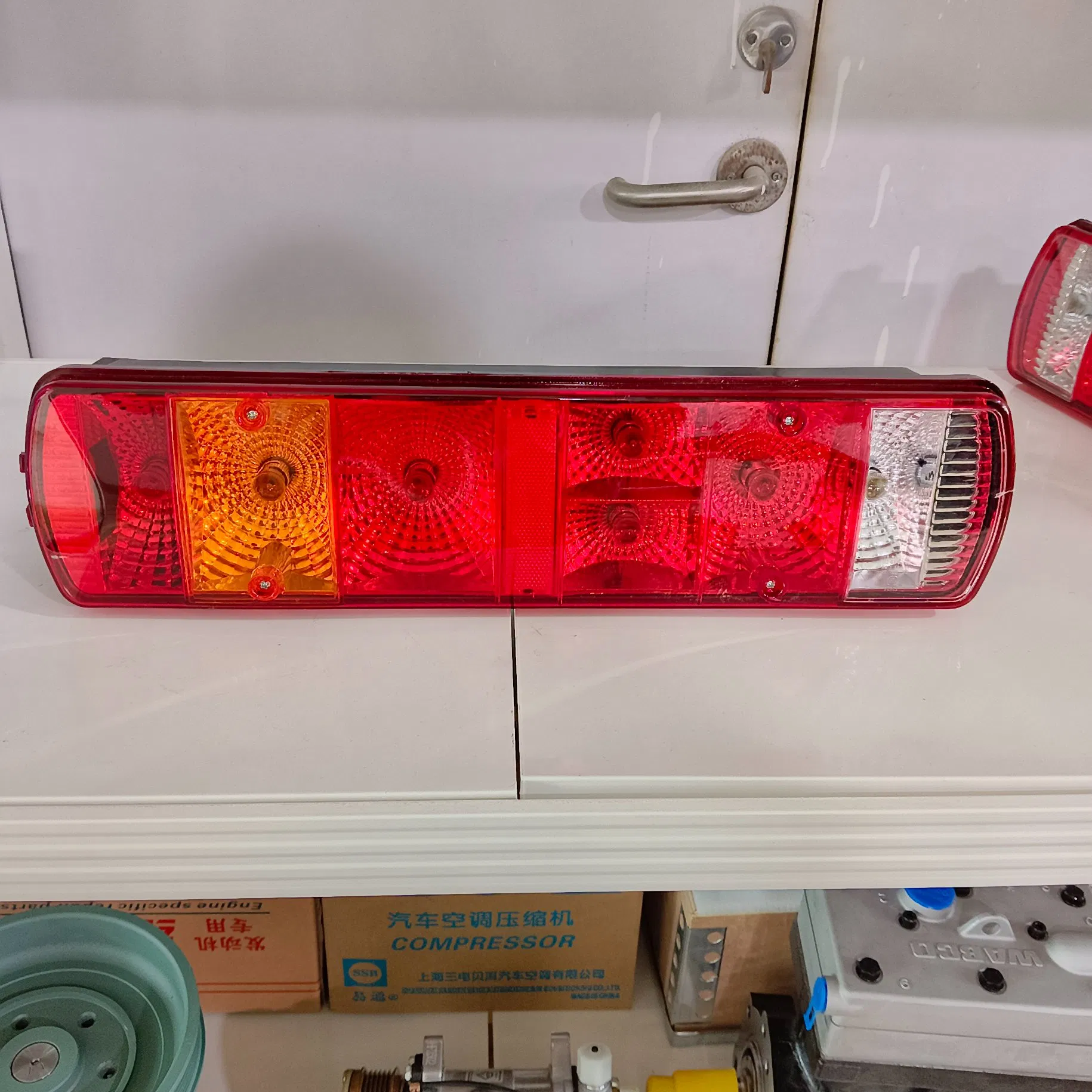 Светодиодный задний фонарь для грузовика Sinotruk HOWO