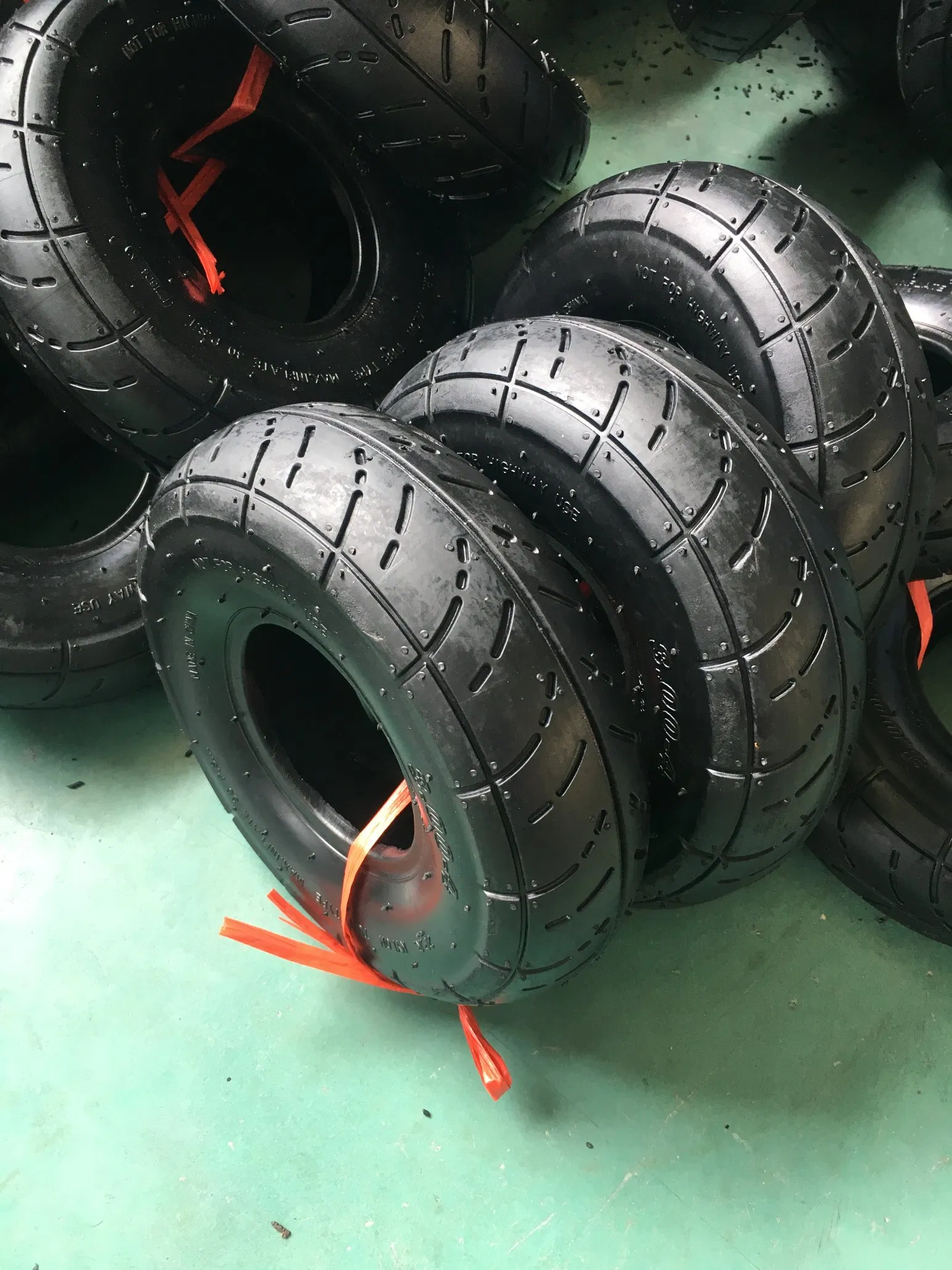 Зеленая шина для тачки 4.80/4.00-8 с сертификатами