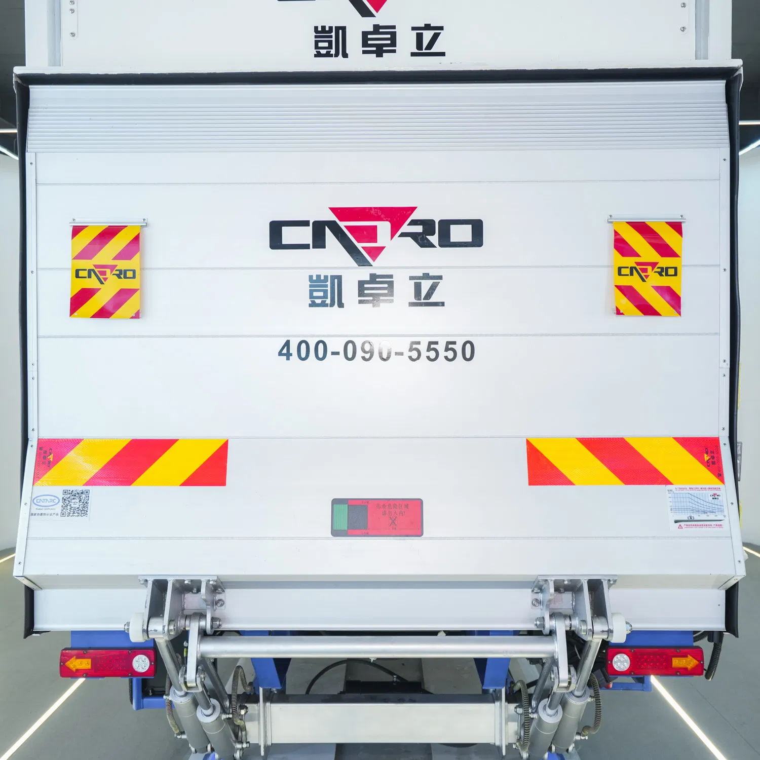 2t Tail Lifting Plate Designed for Cargo Trucks Loading Unloading Steel Hydraulic