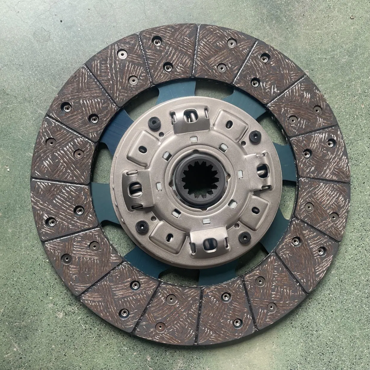 High-Quality Clutch Disc Kit for Cars/Trucks, OEM Standard Replacement