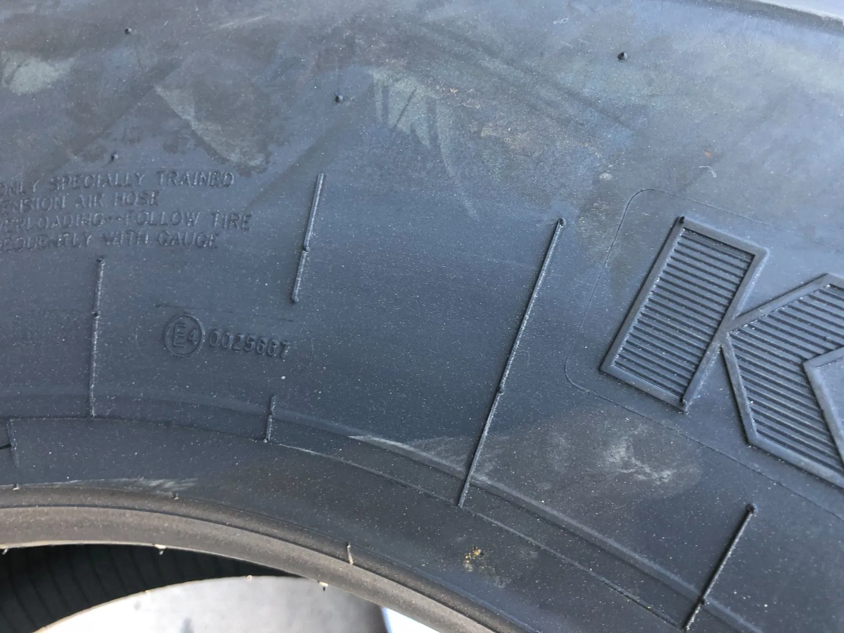 Truck Tire12r22.5 Truck Tire Constancy Heat-Resistant Truck Tires for Middle East Market High Load 1200kg Anti-Burst Technology