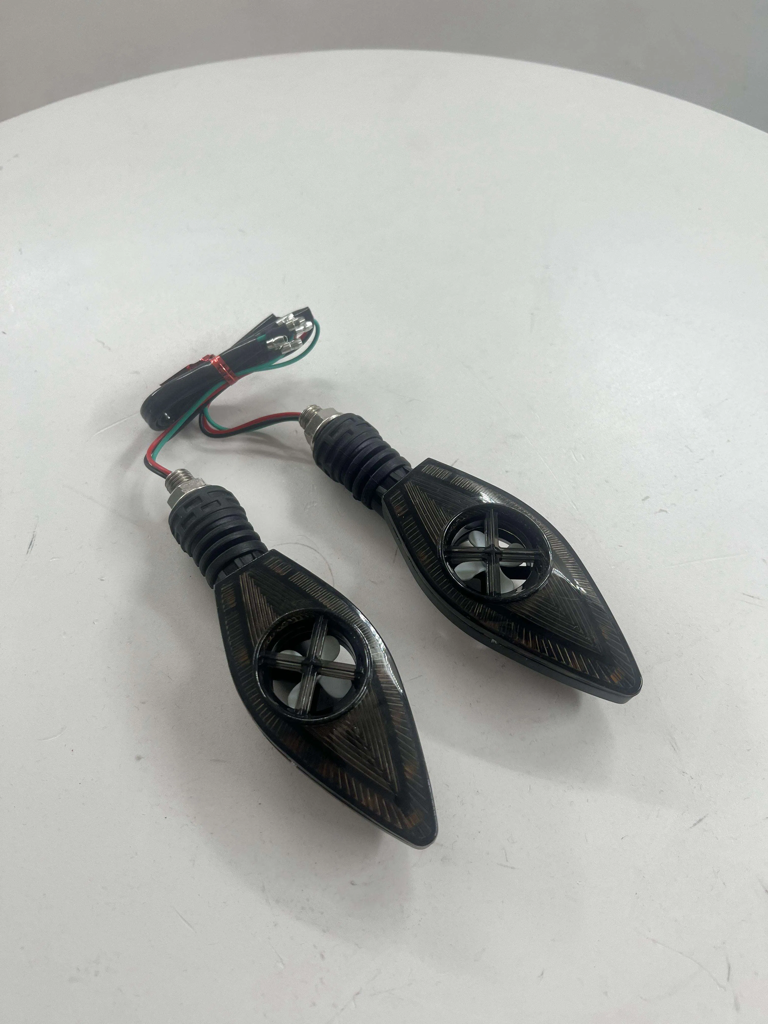 Светодиодный поворотник 2xo-138 R для мотоциклов и трициклов