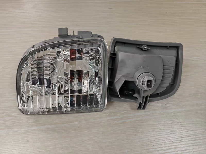 Поворотник для Toyota RAV4 2001-2003 (81521-42050)