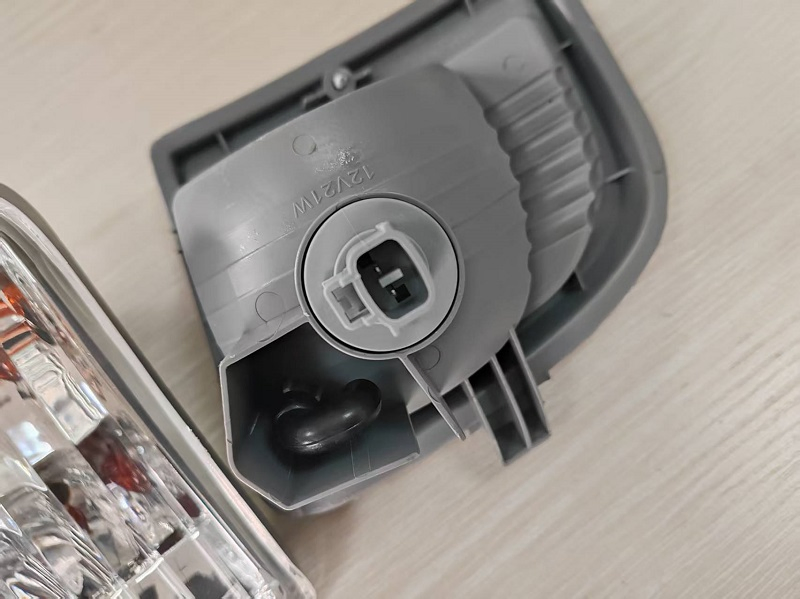 Поворотник для Toyota RAV4 2001-2003 (81521-42050)