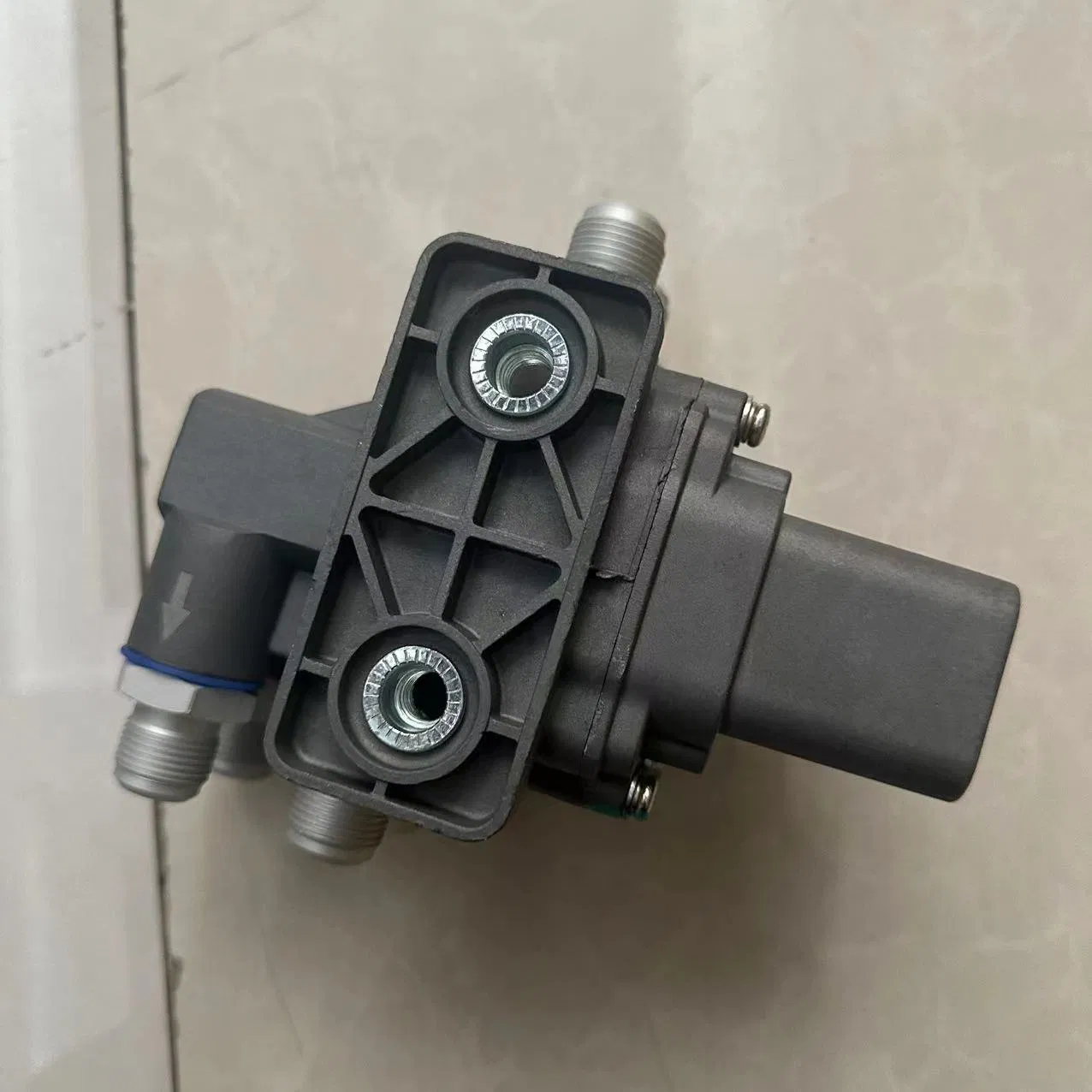 Shacman Automobile Ceramic Valve Core Fuel Conversion Valve with Delay 2190W-1104050