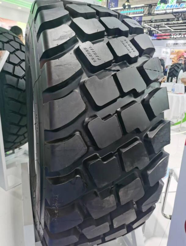 New Design Loader Tire off The Road Tire 16/70-20 16/70-24 17.5-25 20.5-25 23.5-25 26.5-25 29.5-25 Road Roller Tire Excavator Tire