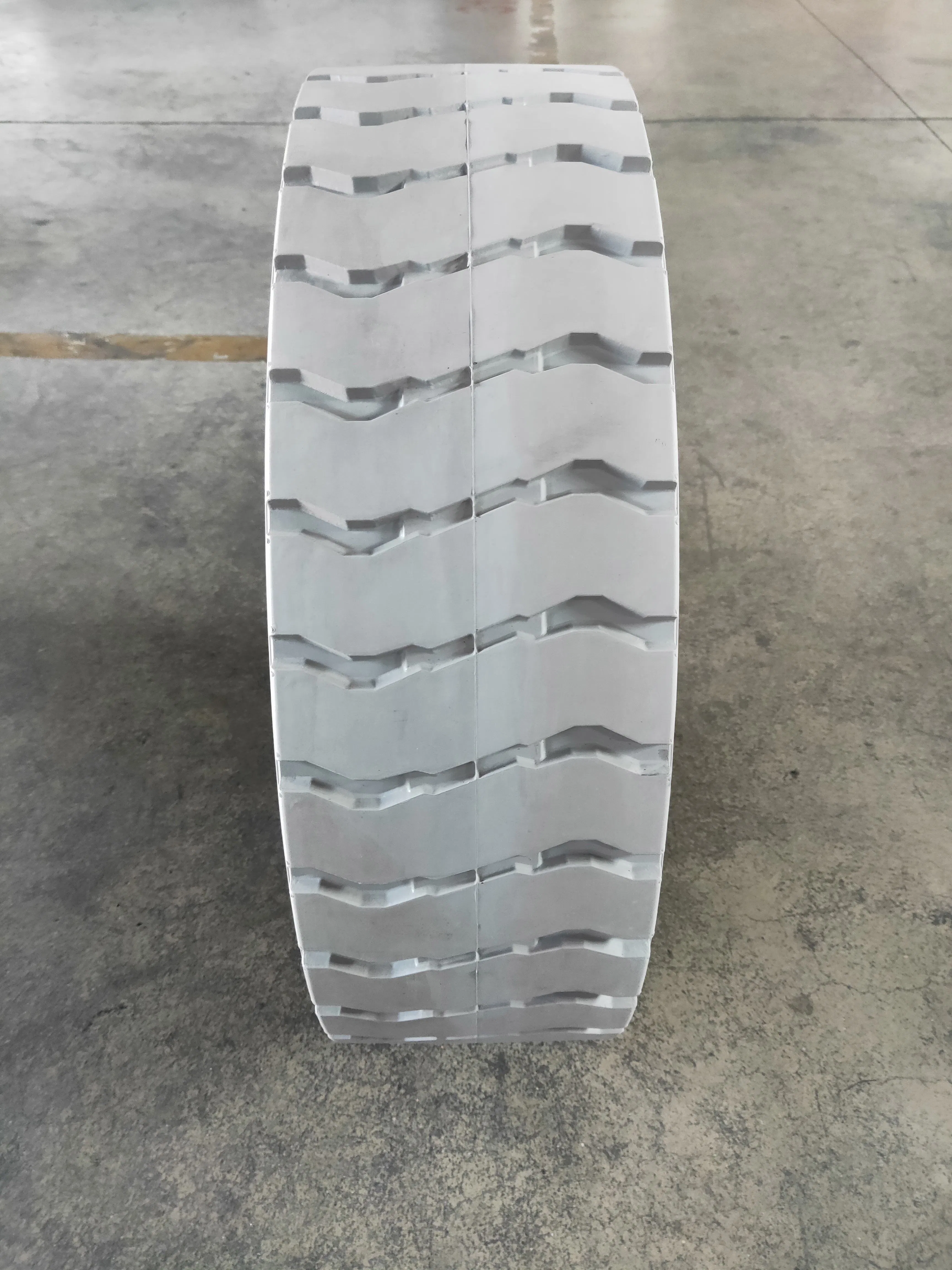 Цельная шина FB25.6x7 для спецтехники