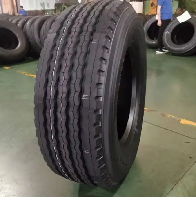 Low Rolling Resistance Truck Steer Tire, Fuel-Saving Compound Technology, Helping Fleets Reduce Operating Costs.