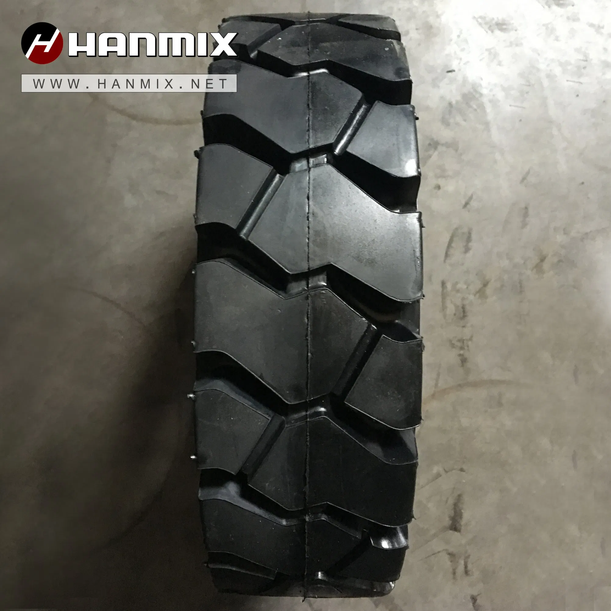 Цельная шина для погрузчика Hanmix RF-555