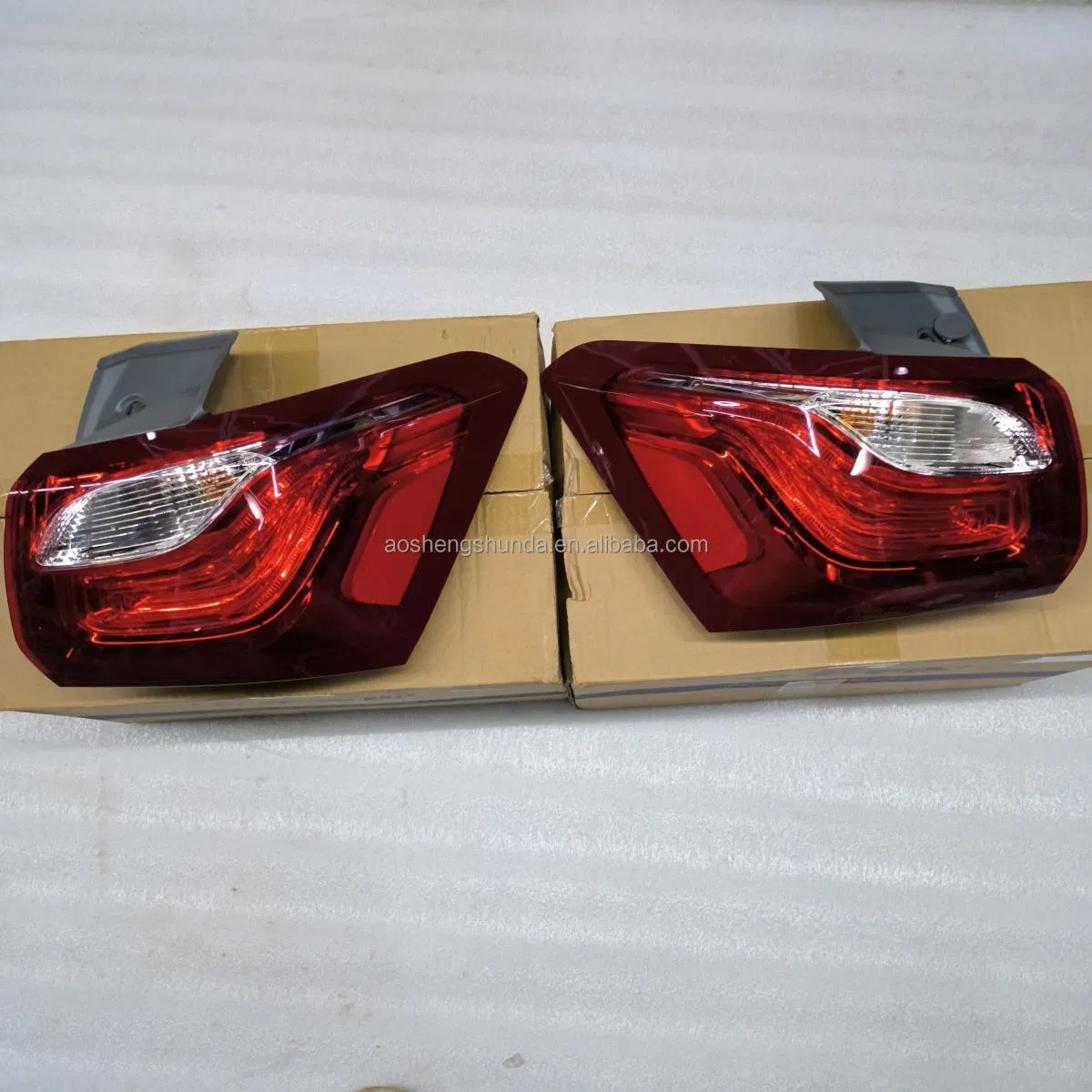 Factory Direct Sales Auto Spare Parts Car Rear Brake Lamp 23394658 23394659 for Che- Vrolet Equinox