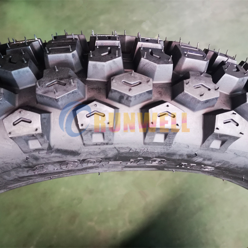 Мотошина 3.50-17 RUNWELL (камерная и бескамерная)