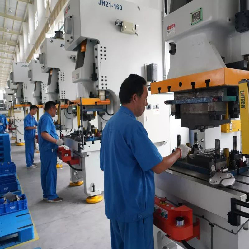 04465yzzdb A690wk 044650K370 Noiseless Semi-Metal Best Ceramic Car Brake Pads Auto OEM for Toyota Lexus