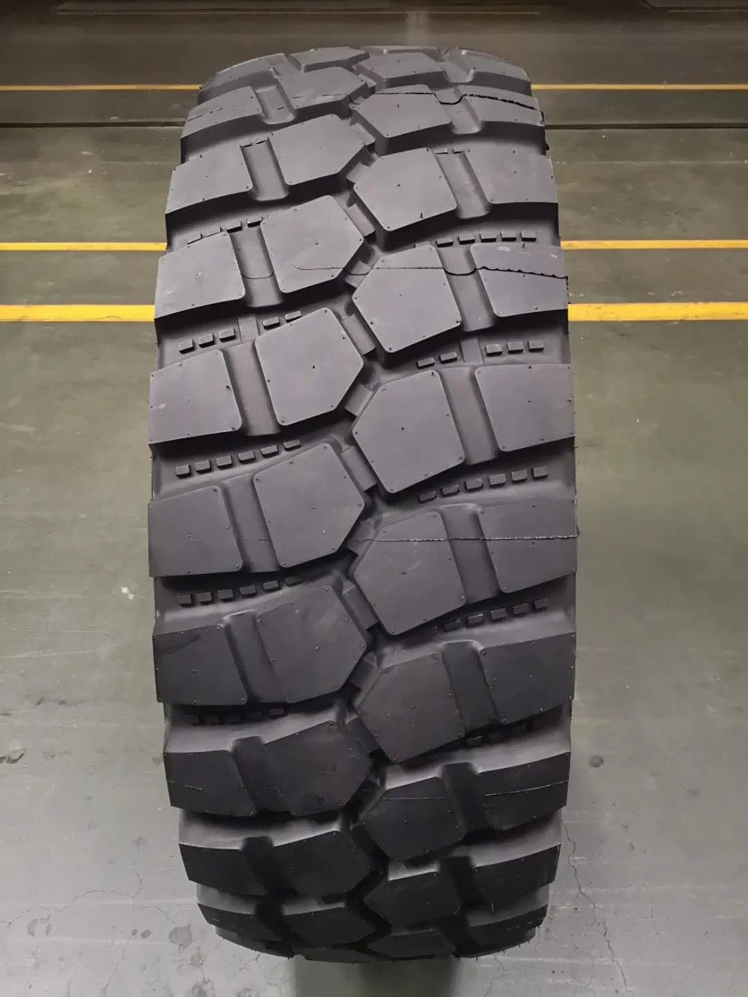 All Sizes of Tire Chinese Brand High Quality Cheap Tyre OTR TBR PCR Agr off The Road Other Wheels Full Sizes Motorcycle Tire Solid Tire Tires for Trucks Cars