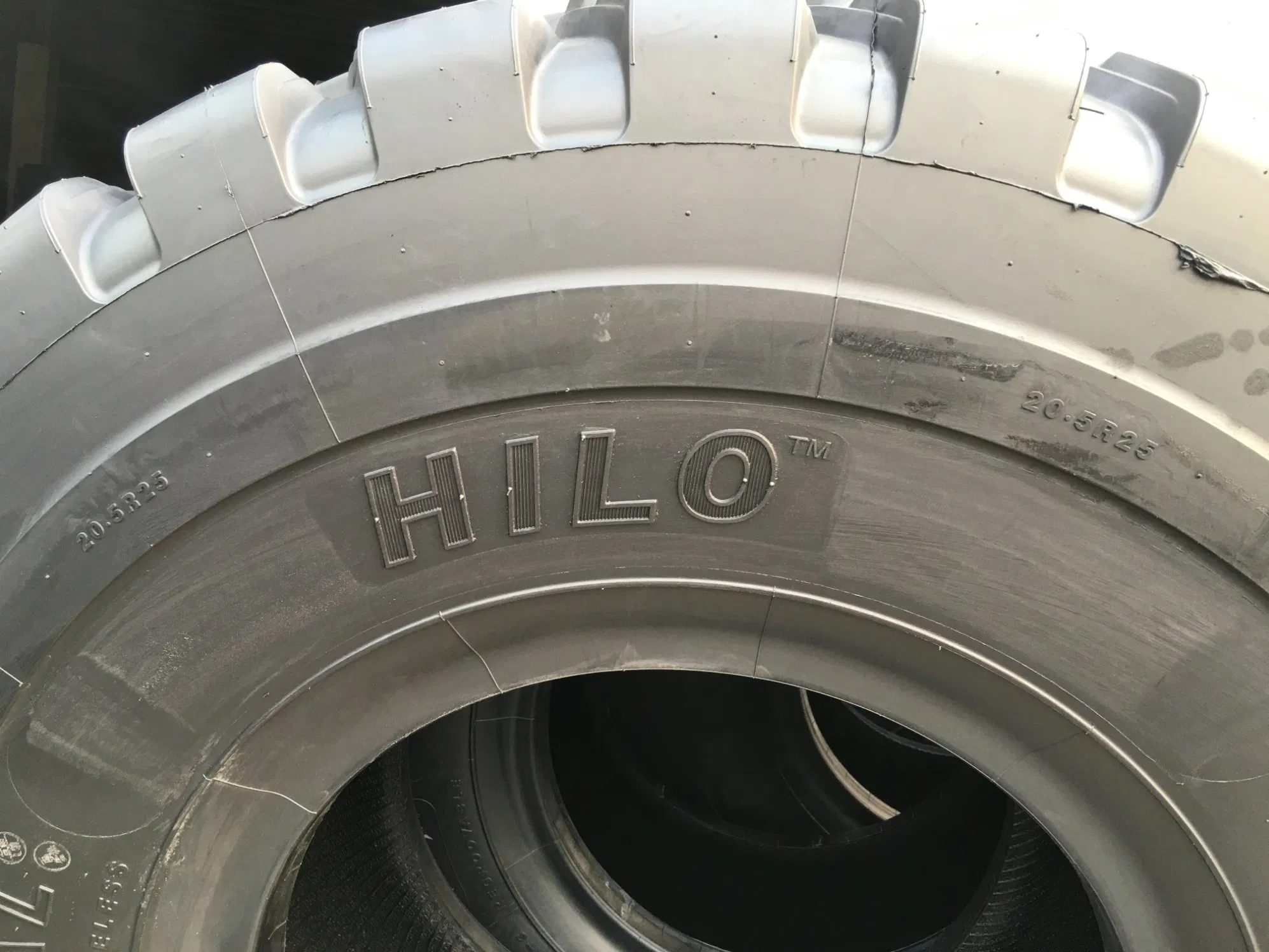 OTR off The Road Radial Tyres for Dozers Loaders Graders Dumper Trucks