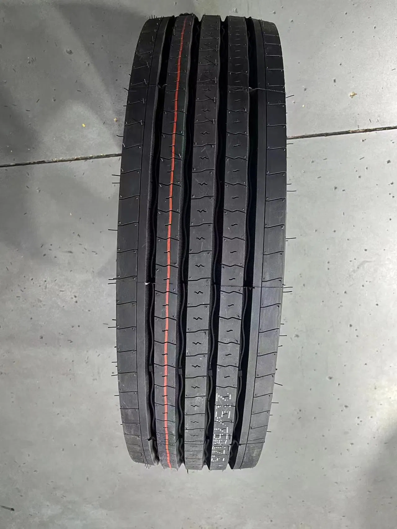 Грузовая радиальная шина 215/75R17.5 Aurunze
