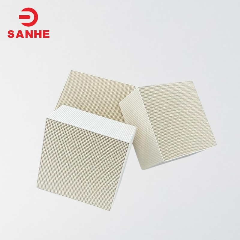 Керамическая сотовая подложка-носитель катализатора