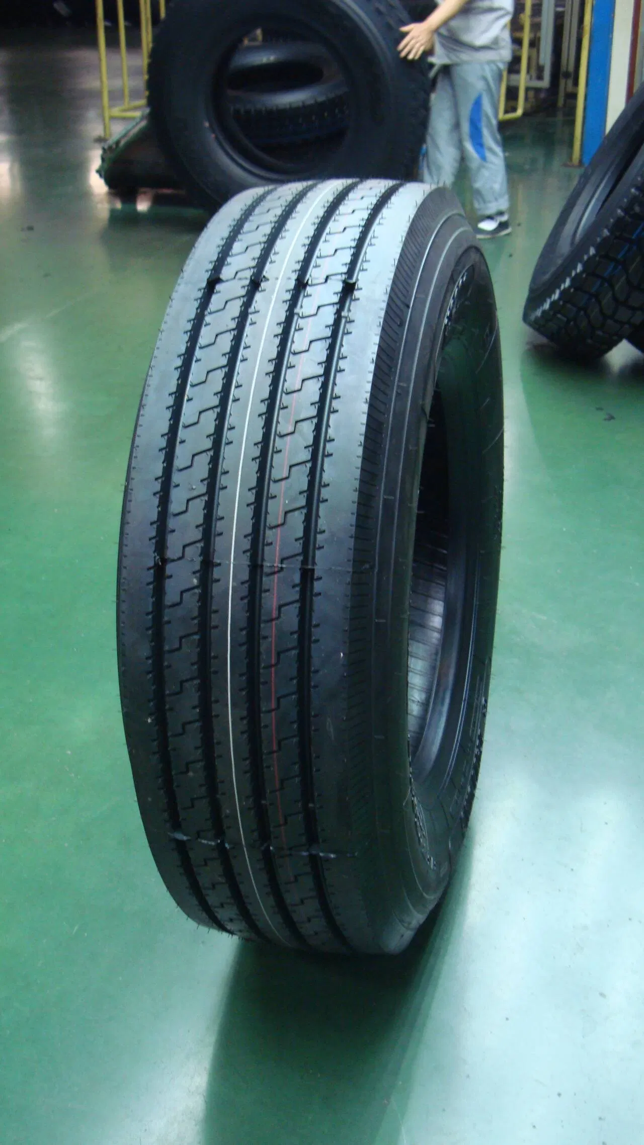 Premium Natural Rubber 215/75r17 5 Tyres for City Buses and Trucks