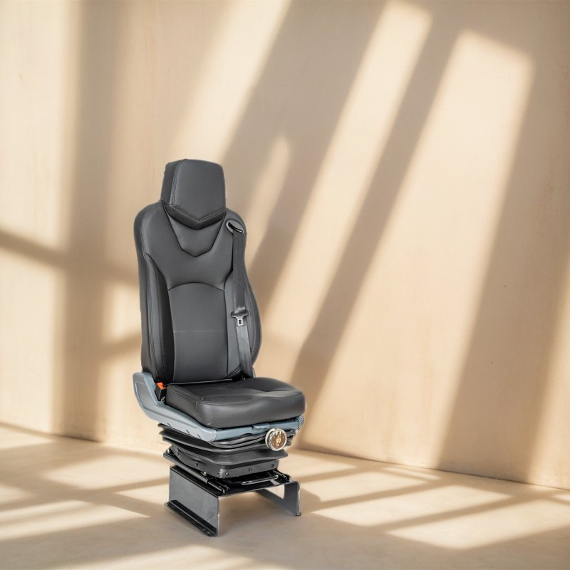 Водительское сиденье для грузовиков и автобусов