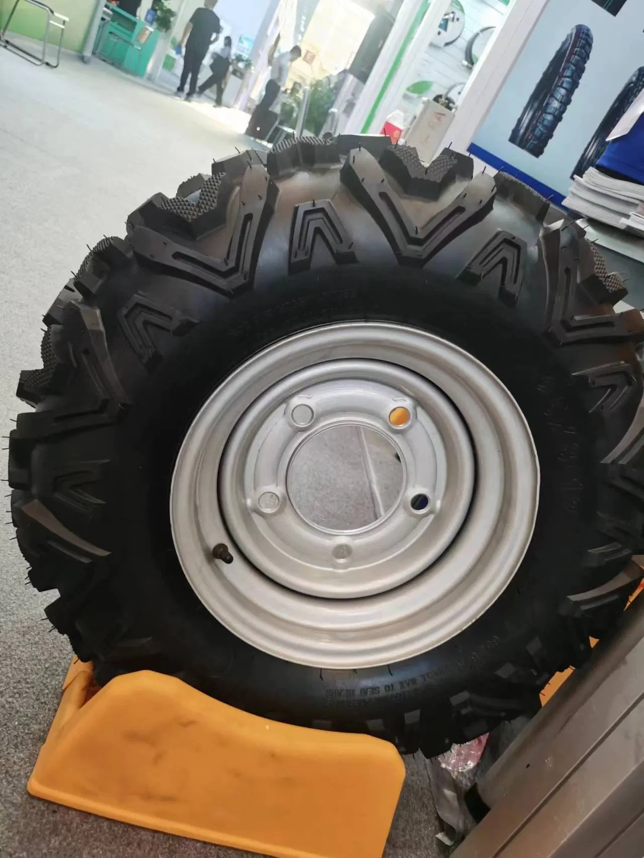 25X8-12 High-Performance Tubeless ATV Tire/Wheel/Tyre with DOT/CE/ISO9001