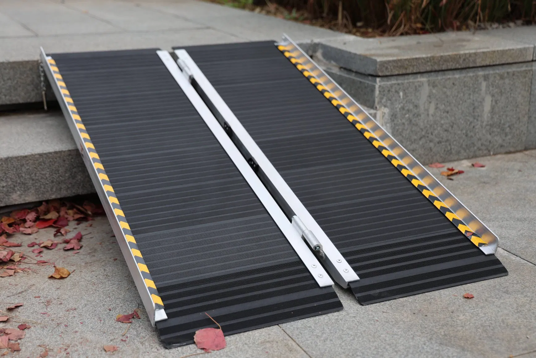 Portable Wheelchair Ramp Aluminum Folding Door Threshold Wheelchair Ramps for Home