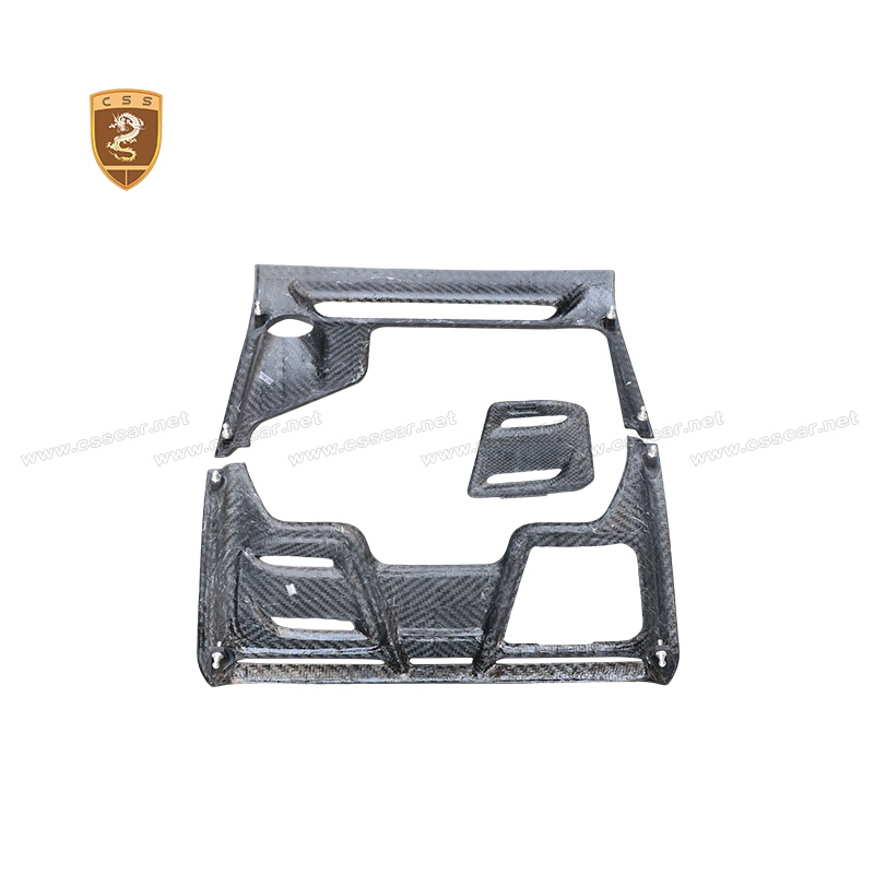 Интерьерные детали из сухого карбона для Lotus Emira