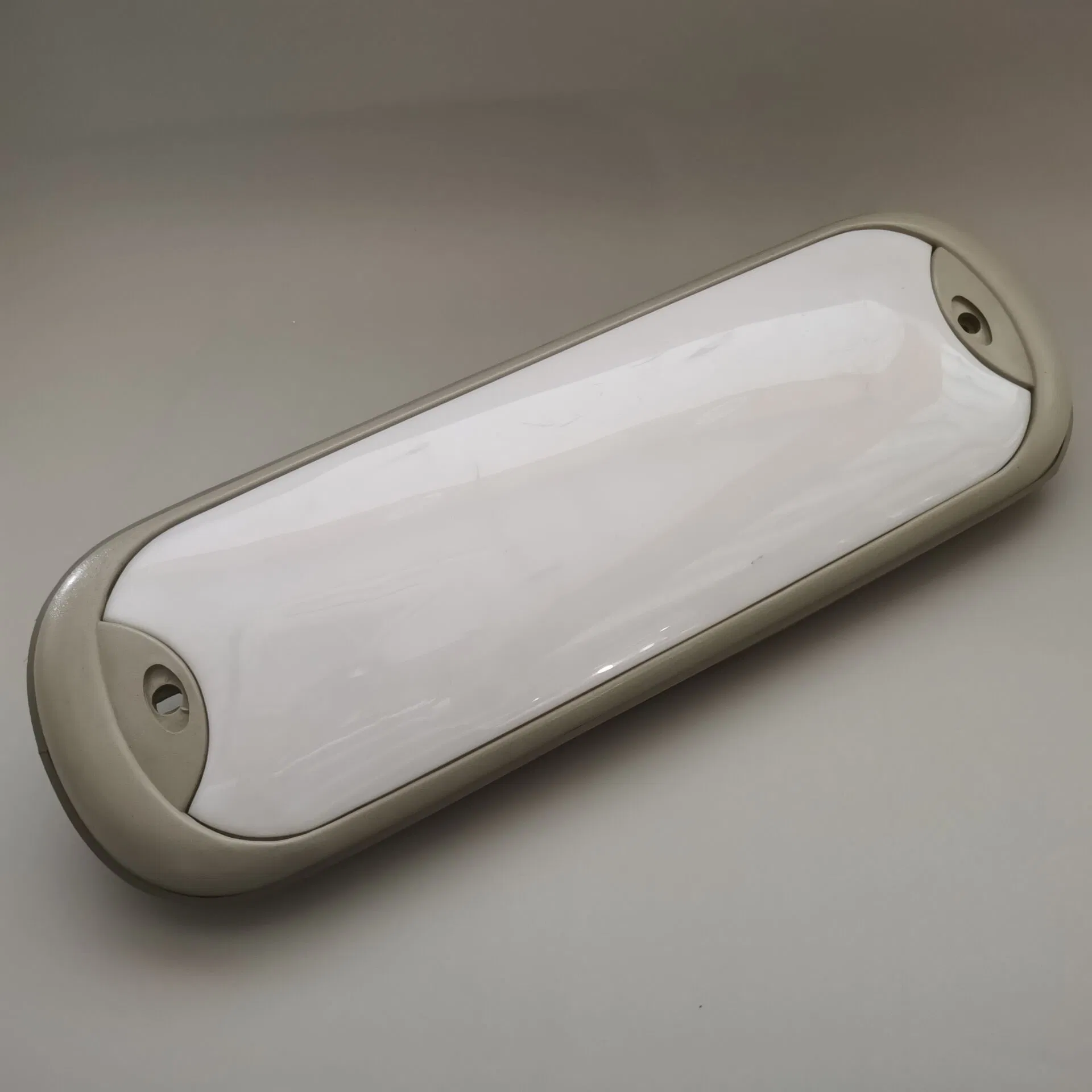 Светодиодный потолочный светильник для автобусов и автодомов