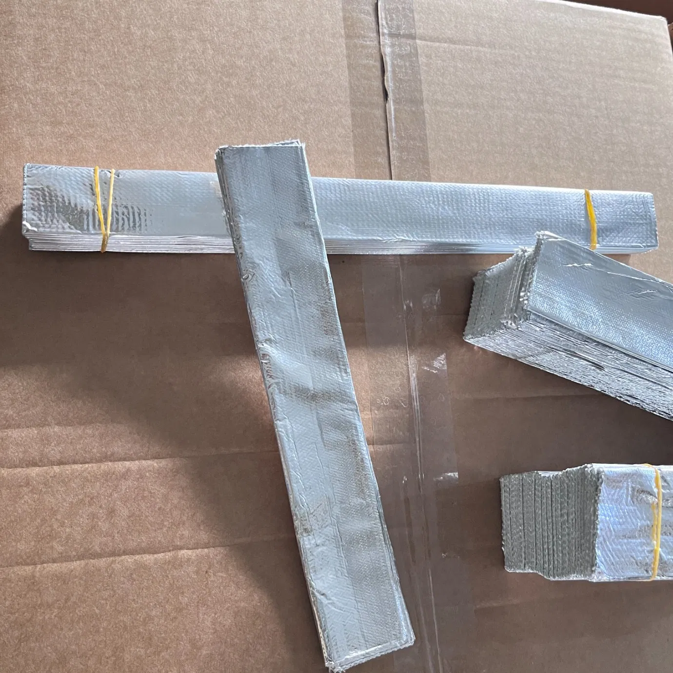 Термостойкая самозакрывающаяся оплетка для автомобильных жгутов