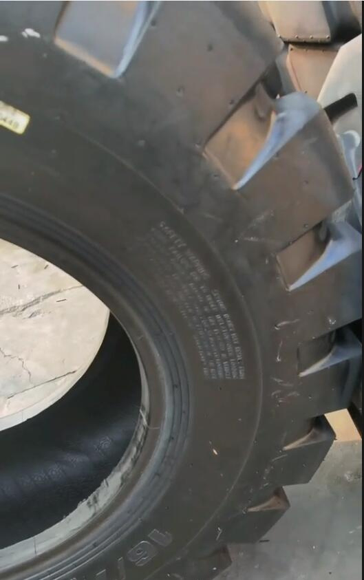 17.5r-25 Radial OTR off-The-Road Engieering Tire for Loaders & Backhoe