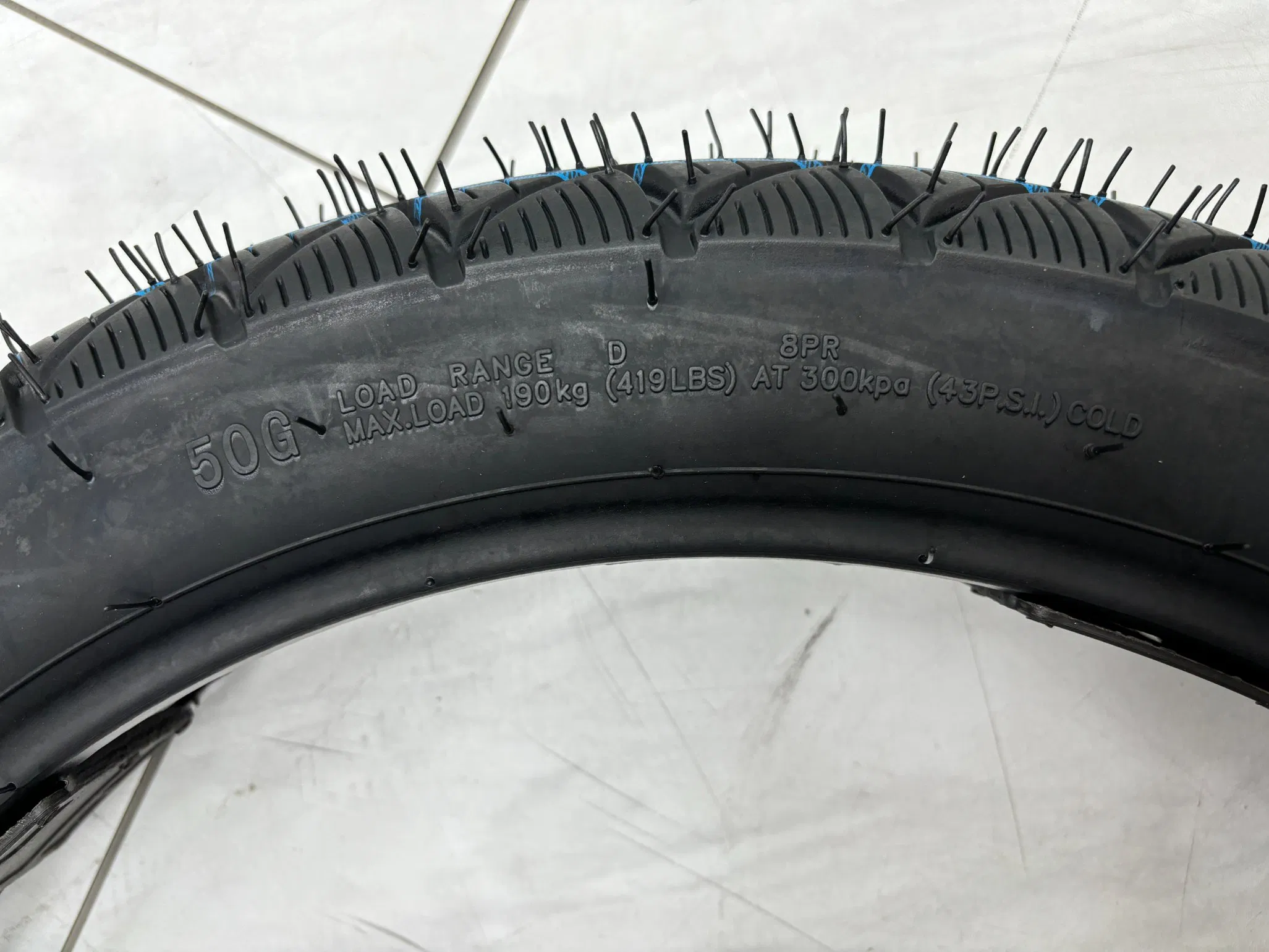 High Quality Motorcycle Tire 2.75-17 Tubeless Tyre for Motor Ds388